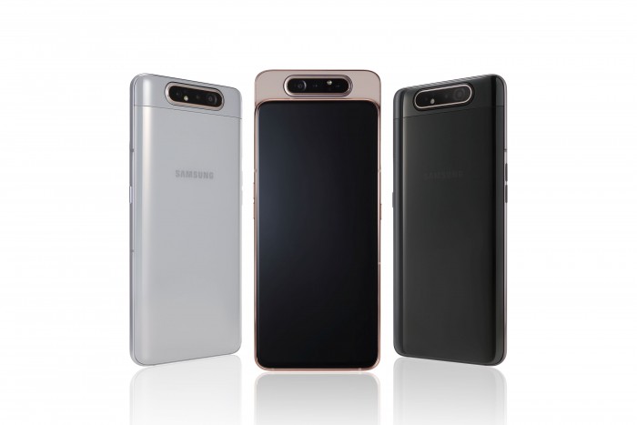 Die Kamera des Galaxy A80 fährt nach oben aus und dreht sich nach vorne. (Bild: Samsung)