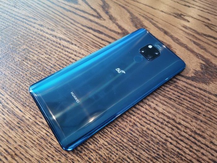 Dank des Balong-5000-Chips unterst&uuml;tzt das Smartphone 5G. (Bild: Tobias K&ouml;ltzsch/Golem.de)