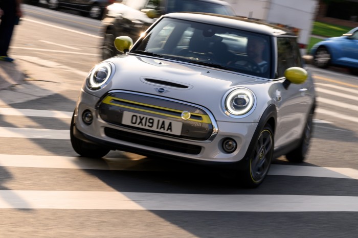 Mini Cooper SE (Bild: BMW)