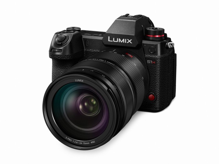 Die Lumix S1H arbeitet spiegellos, der Sensor hat 24,2 Megapixel. (Bild: Panasonic)