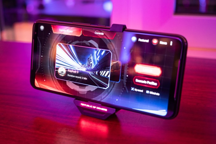 Die Game-Center-App ermöglicht es, installierte Spiele zu starten und verschiedene Einstellungen vorzunehmen. (Bild: Heiko Raschke/Golem.de)