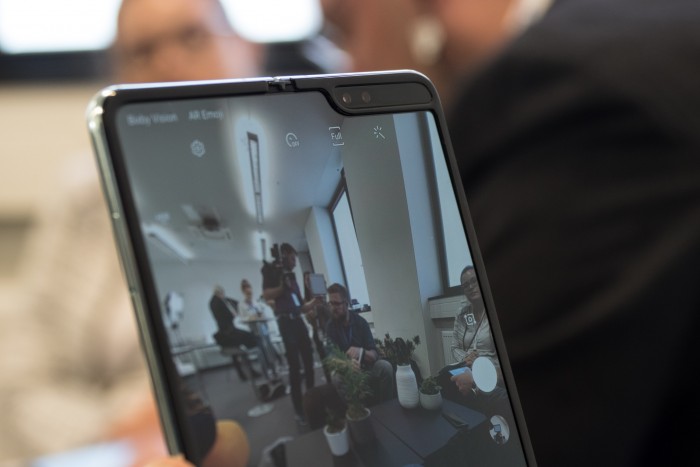 Die Hauptkamera des Galaxy Fold ist vom Galaxy S10+ übernommen. (Bild: Martin Wolf/Golem.de)