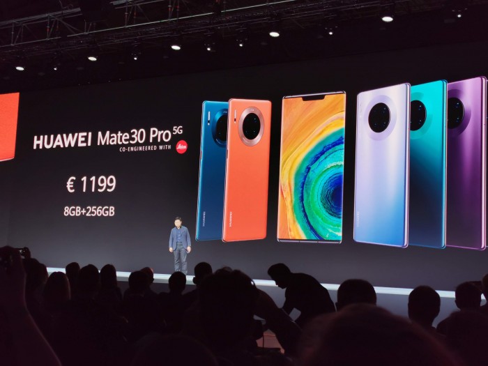 Das neue Mate 30 Pro von Huawei (Bild: Tobias Költzsch/Golem.de)