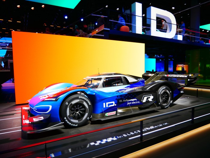 Der Rennwagen aus der ID-Familie, der ID.R, ist ebenfalls auf der IAA zu sehen. (Foto: Dirk Kunde) 
