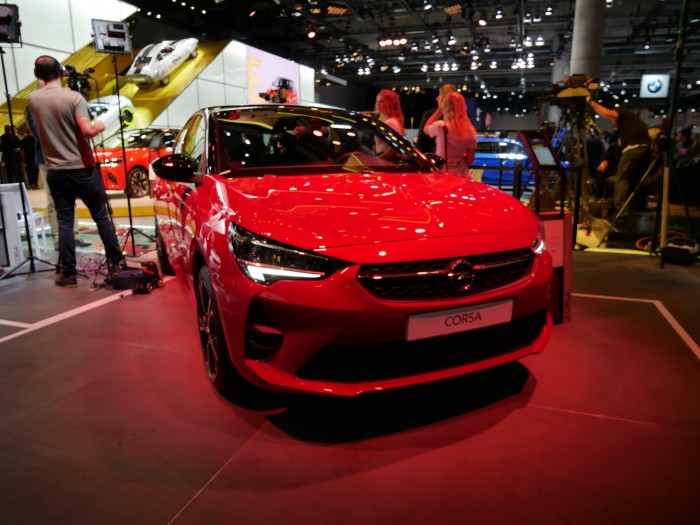 Vom französisch-deutschen PSA-Konzern ist nur Opel mit dem Corsa E auf der IAA vertreten. (Foto: Dirk Kunde)