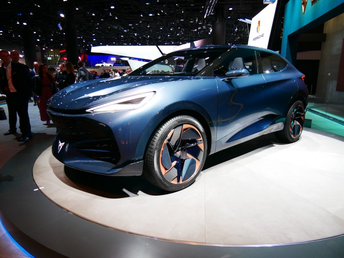 Mit der Studie Tavascan der Submarke Cupra präsentiert Seat ein Sportcoupé mit Allradantrieb. (Foto: Dirk Kunde)