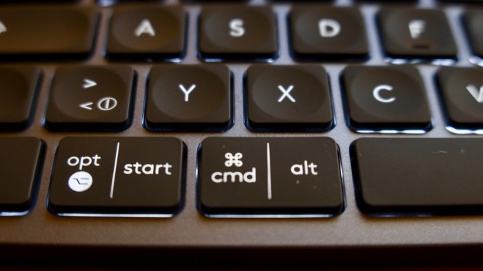 Einige Tasten sind mit den Funktionen von Windows und MacOS beschriftet. (Bild: Peter Steinlechner/Golem.de)