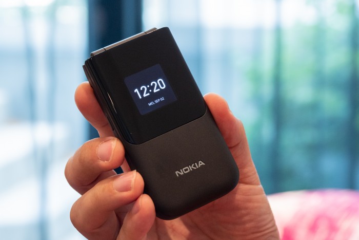 HMD Global hat mit dem Nokia 2720 Flip ein neues Klapphandy vorgestellt. (Bild: Martin Wolf/Golem.de)