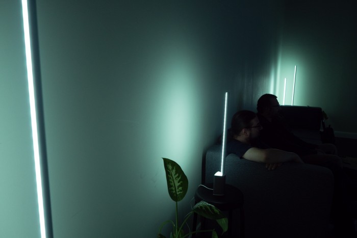 Die Signe-Tischleuchten sorgen für Beleuchtung im restlichen Zimmer. (Bild: Martin Wolf/Golem.de)