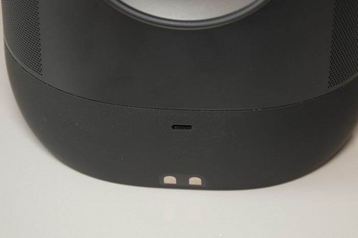 Der Ladeanschluss des Move und darüber befindet sich eine USB-C-Buchse. (Bild: Martin Wolf/Golem.de)