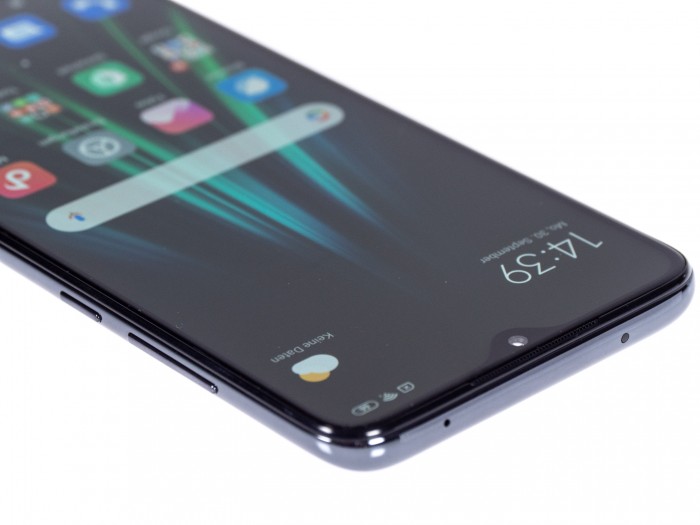 Außerdem kommt das Smartphone mit einem IR-Blaster, über den verschiedene Elektrogeräte gesteuert werden können. (Bild: Martin Wolf/Golem.de)