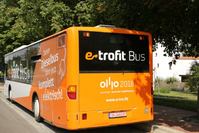 Von außen unterscheidet er sich kaum von einem Dieselbus. (Foto: Friedhelm Greis) 