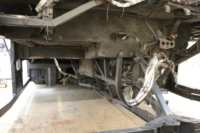 Ein entkernter Citaro wartet auf den Einbau der Batterien. (Foto: Friedhelm Greis) 