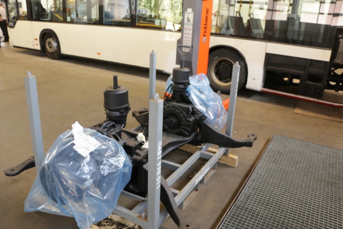 Die elektrische Antriebsachse stammt vom Zulieferer ZF. (Foto: Friedhelm Greis) 