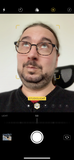 Im Porträtmodus können wir die Ausleuchtung des Gesichts steuern. (Screenshot: Golem.de)