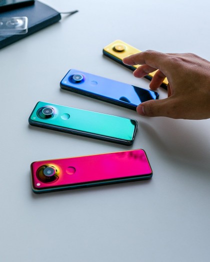 Auf der Rückseite ist eine einfache Kamera eingebaut. (Bild: Essential)