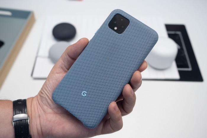 Das Pixel 4 XL in einer Stoffhülle (Bild: Heiko Raschke/Golem.de)