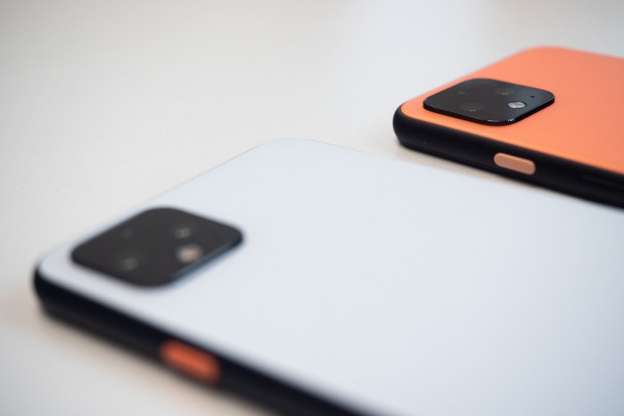 Der Rahmen des Pixel 4 und Pixel 4 XL ist immer schwarz. (Bild: Heiko Raschke/Golem.de)