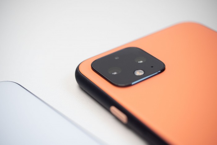 Die Kamera besteht aus einem Weitwinkel- und einem Teleobjektiv. (Bild: Heiko Raschke/Golem.de)