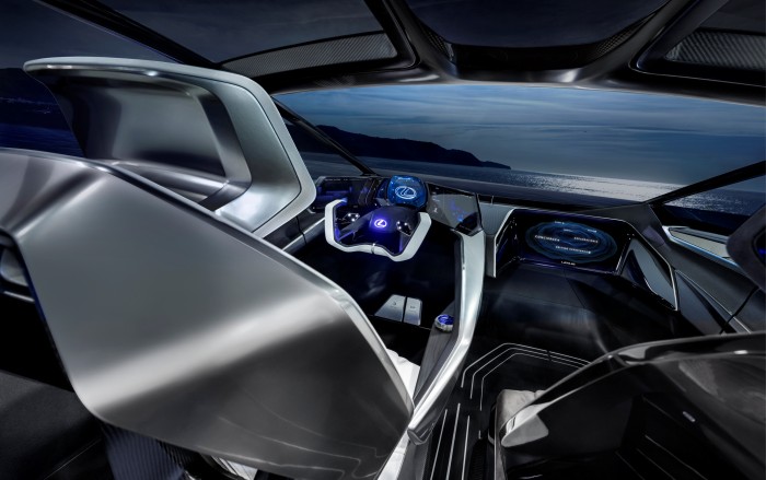 Das Lenkrad lässt sich im autonomen Fahrbetrieb einfahren.  (Foto: Lexus)