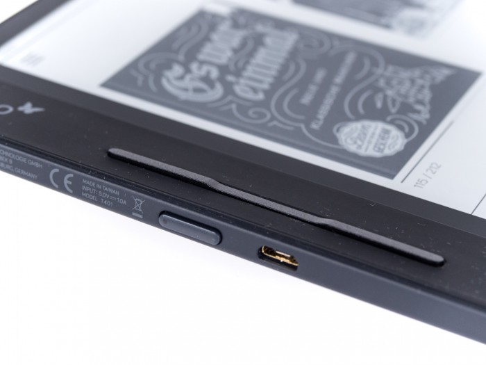 Einschalter, Micro-USB-Buchse und Blättertasten des Epos 2 (Bild: Martin Wolf/Golem.de)