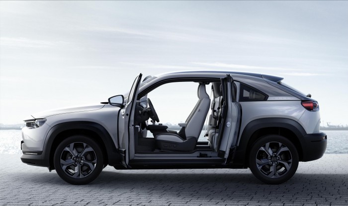Elektroauto: Mazda MX-30 öffnet Türen wie der BMW i3 