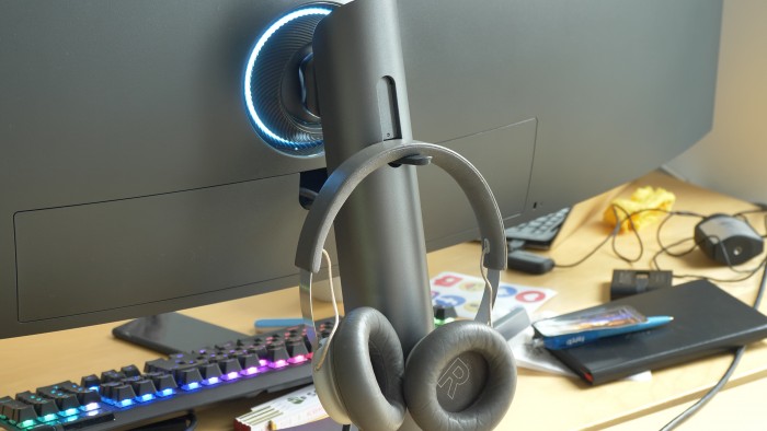 Auf der Rückseite ist Platz für ein Headset. (Bild: Martin Wolf/Golem.de)