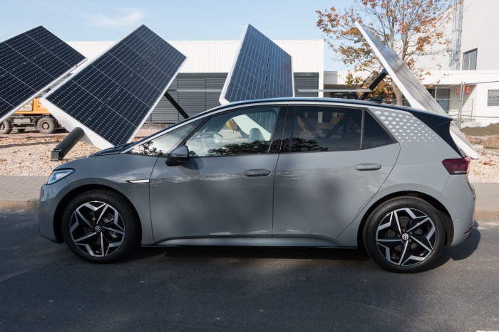 VW baut vor Ort auch auch eine Infrastruktur auf - mit Solarzellen ...  (Bild: Werner Pluta/Golem.de)