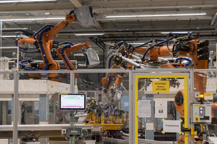 Im neuen Werk treibt VW die Automatisierung voran. (Bild: Werner Pluta/Golem.de)