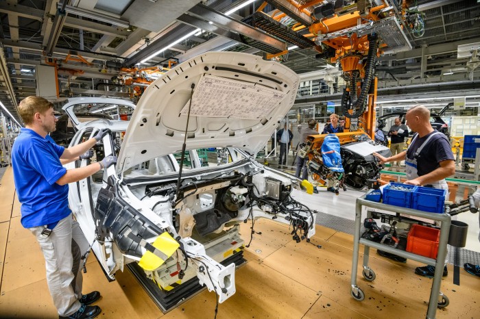 Aber Roboter k&ouml;nnen nicht alles. (Bild: VW)