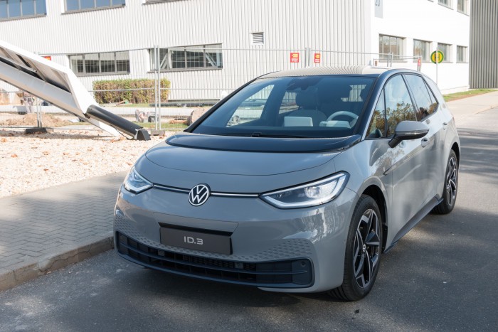 Der ID.3 basiert, wie andere Elektroautos des Konzerns, ... (Bild: Werner Pluta/Golem.de)