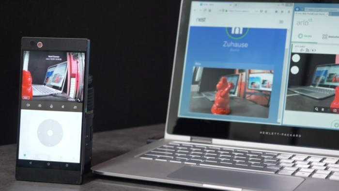 Die Videobilder werden über das Internet auf einen Laptop und ein Smartphone gestreamt.  (Bild: Martin Wolf/Golem.de)