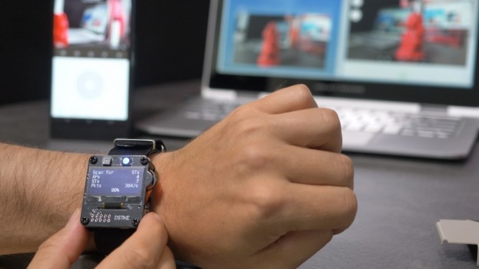 Mit einem Deauther scannen wir vorhandene Wi-Fis und Access Points und wählen das Wi-Fi Golem-Test aus. (Bild: Martin Wolf/Golem.de)