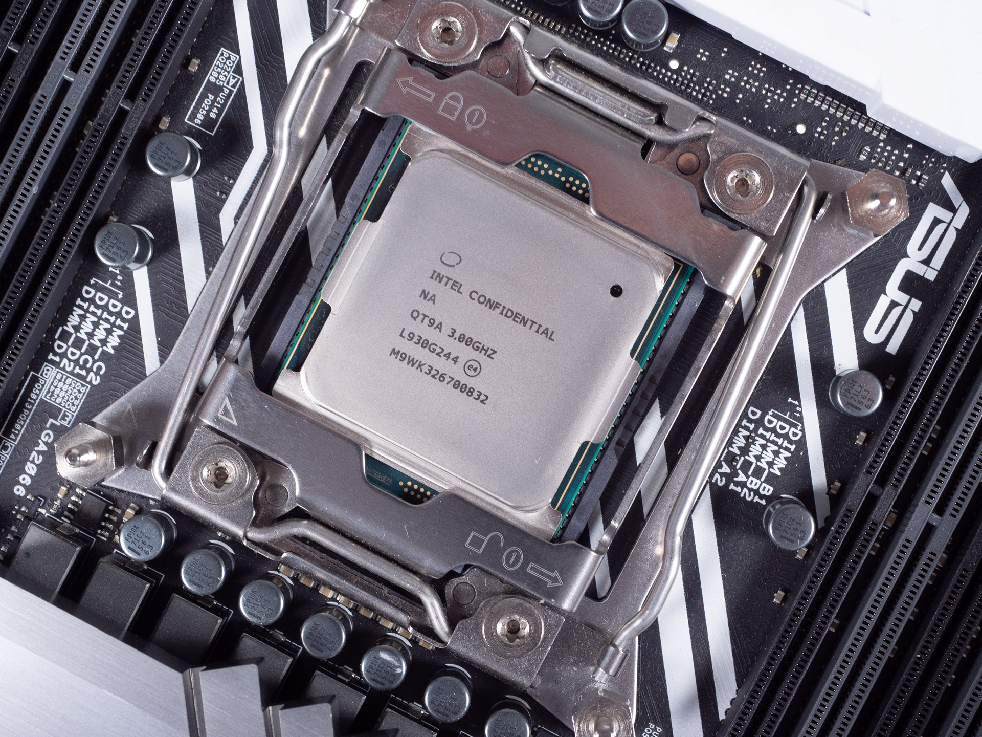 Core i9-10980XE im Test: Intel rettet sich über den Preis - Golem.de