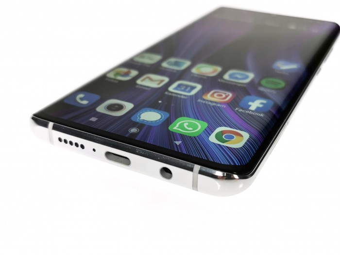 Im Unterschied zu anderen Smartphones hat Xiaomi einen Klinkenanschluss f&uuml;r Kopfh&ouml;rer verbaut. (Bild: Tobias K&ouml;ltzsch/Golem.de)