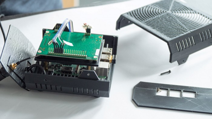 F&uuml;r den Druck des Geh&auml;uses gibt es im Netz Vorlagen f&uuml;r den 3D-Drucker. (Foto: Martin Wolf/Golem.de)