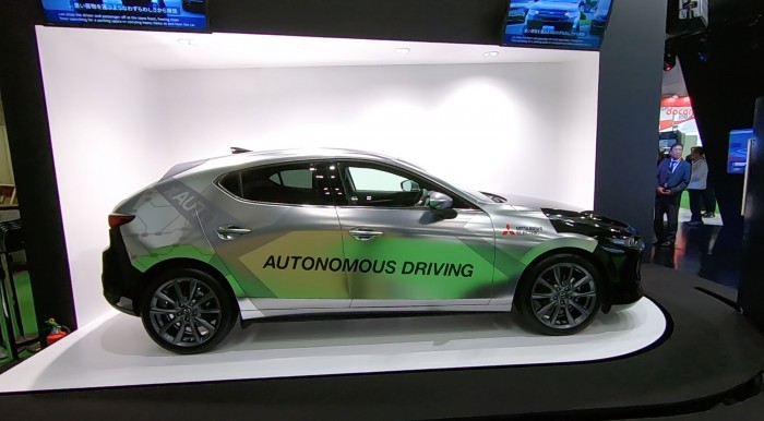 Ein Testfahrzeug, das für autonomes Fahren ausgestattet ist. (Bild: Mitsubishi Electric)