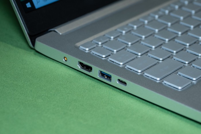Auch ein HDMI -Anschluss sowie ein Thunderbolt-3-kompatibler USB-C-Port sind verbaut. (Bild: Martin Wolf/Golem.de)
