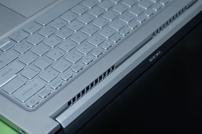 Das Display kann um 180 Grad umgeklappt werden. (Bild: Martin Wolf/Golem.de)