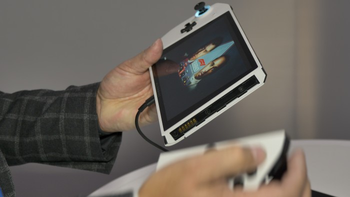 Die Controller können wie bei einer Switch abgenommen werden. (Bild: Martin Wolf/Golem.de)