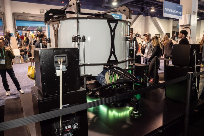 Der Eracing Simulator von der Rückseite. (Bild: Martin Wolf/Golem.de)