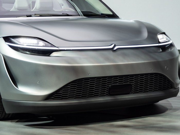 Das Fahrzeug verfügt über 33 Sensoren auf der Außenseite. (Bild: Martin Wolf/Golem.de)