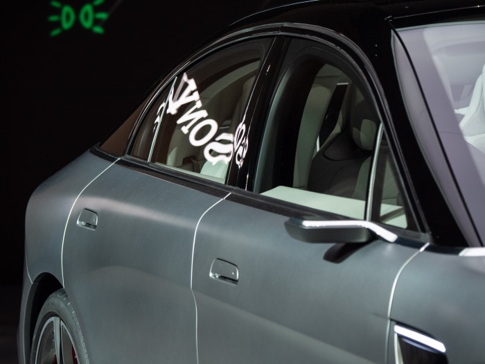 Als Außenspiegel kommen Kameras zum Einsatz. (Bild: Martin Wolf/Golem.de)