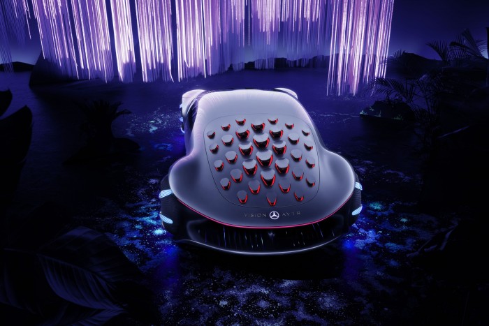 Die Klappen, die an Schuppen eines Echsenpanzers erinnern, dienen der Aerodynamik. (Bild: Daimler)