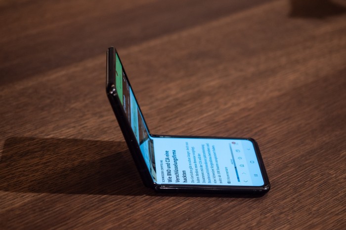 ... leicht angewinkelt, ...