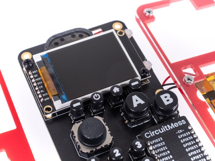 Das Display reicht für die Bedienung des Makerphone aus. (Bild: Martin Wolf/Golem.de)