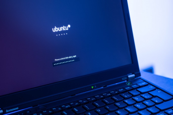 Ubuntu will ein Passwort um unsere Daten und Software zu entschlüsseln. (Bild: Martin Wolf/Golem.de)