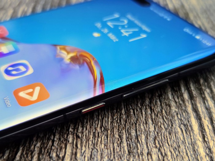 Der Rand des P40 Pro (Bild: Tobias Költzsch/Golem.de)