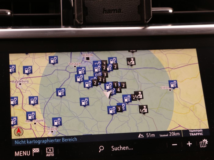 Das Navi zeigt die Ladestationen der Umgebung an. Die Reichweite ist dunkel hinterlegt. (Foto: Friedhelm Greis/Golem.de)