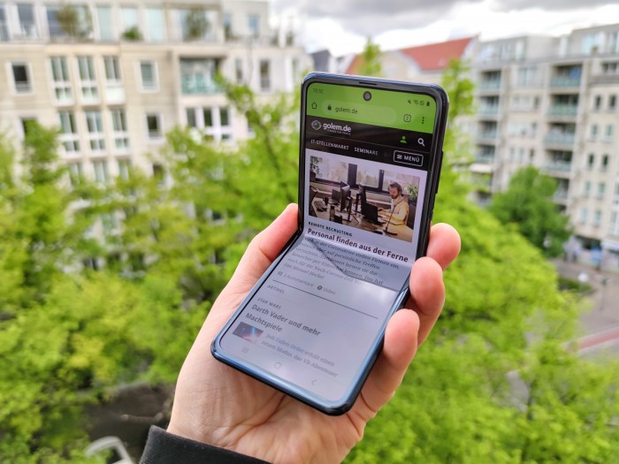 Das Galaxy Z Flip kostet momentan 1.260 Euro. (Bild: Tobias Költzsch/Golem.de)